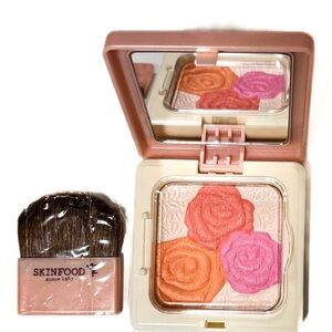 NEW - Roses Floral Blush Palette - With Rose Essential Oil - Korean Beauty